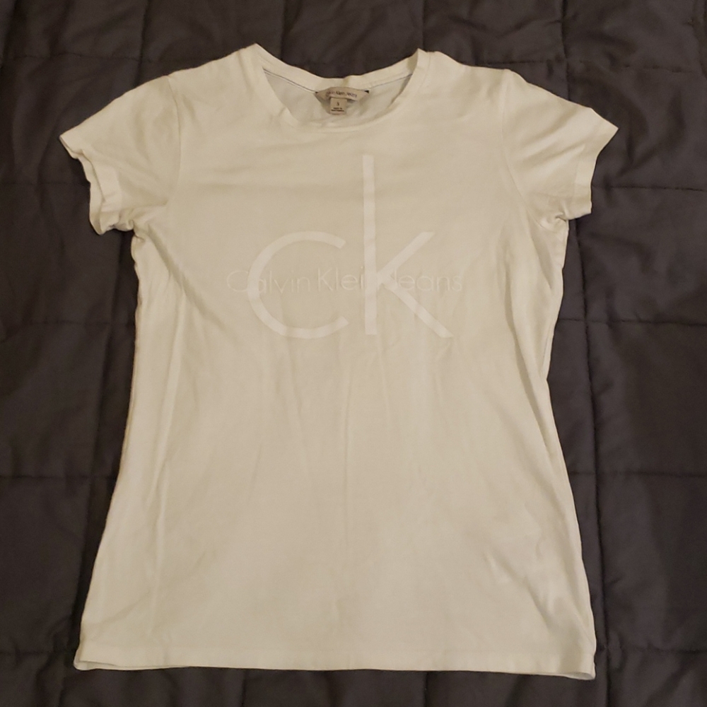Short sleeved top